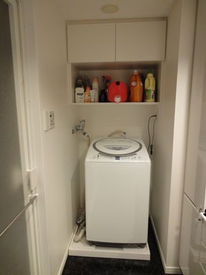 ブラックのパネルで高級感のあるお風呂へ